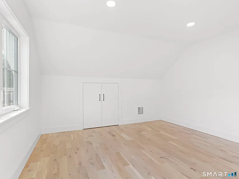 325 Coram Ave #C — Photo 15