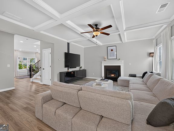 5th image of 4778 Sultana Way SW