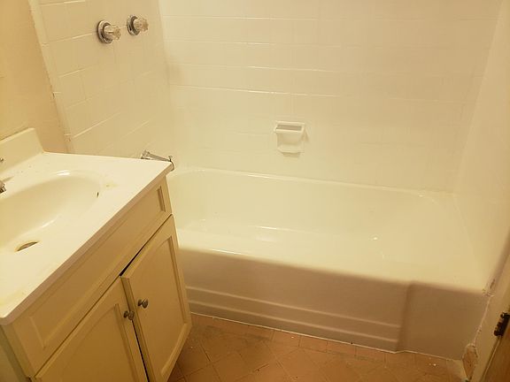 3rd image of 610 Cedar Ave #3