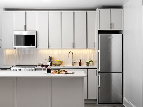3rd image of 50 W 34th St APT 11A10