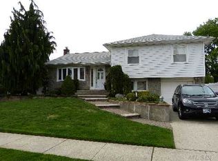 10 Lynn Pl, Bethpage, NY 11714