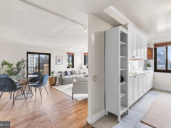 2nd image of 2201 Cherry St APT 902