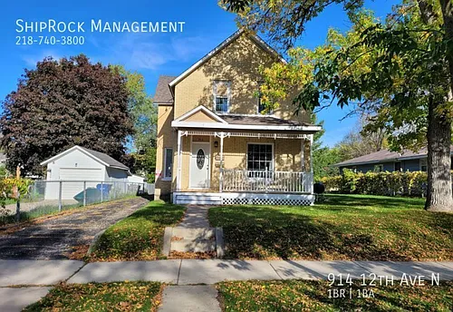 914 12th Ave N Photo 1