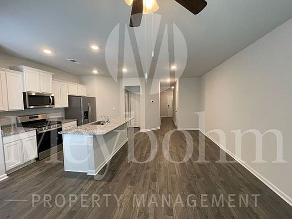 5th image of 330 Bisham Ct