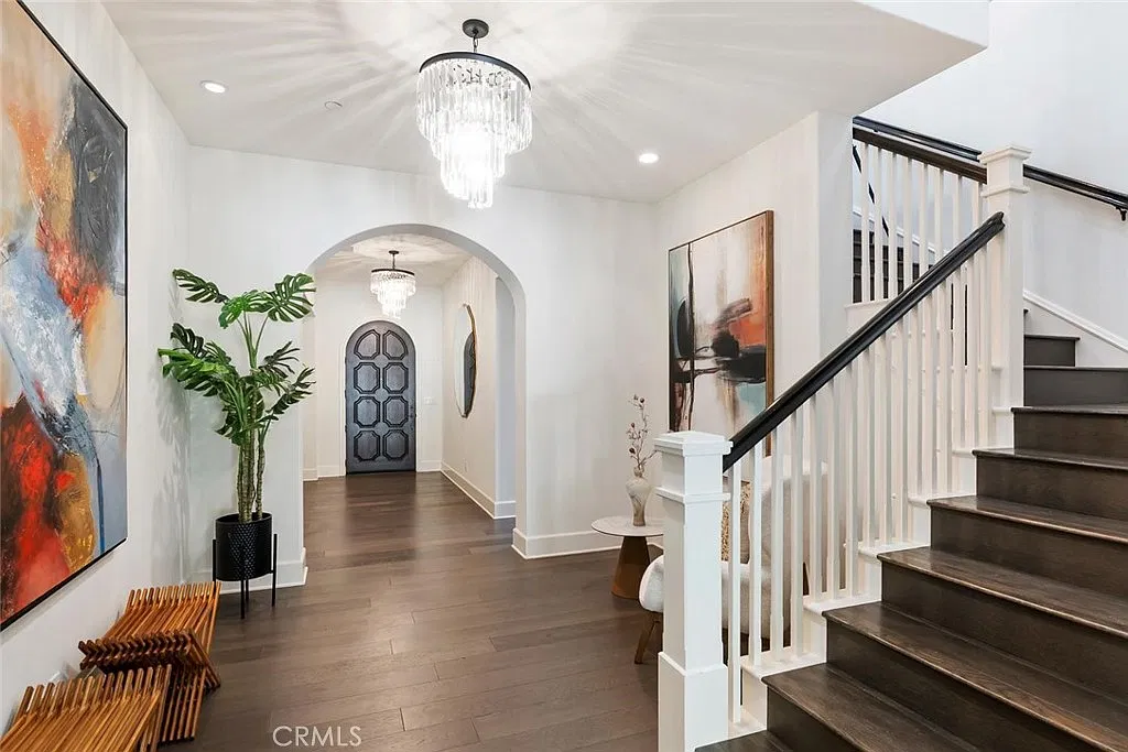 5 bed, 5.5 bath, 4522 sqft, $10,800 — Photo 3