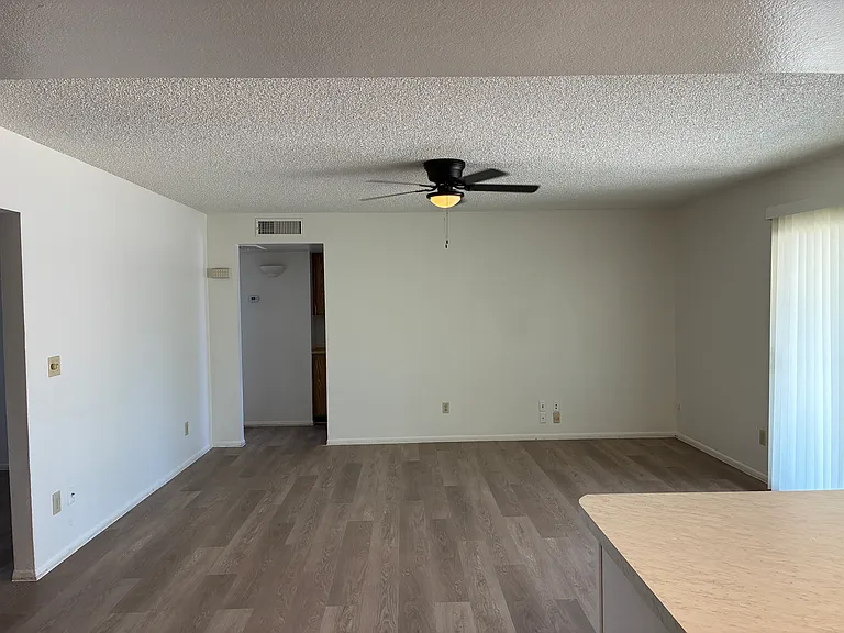 3672 W Oakland St — Photo 9