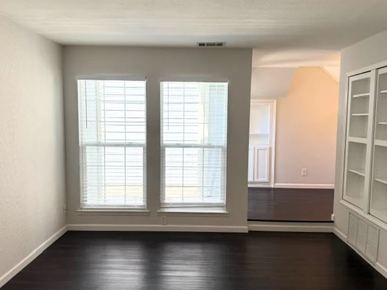 325 Northwood Cmns — Photo 24