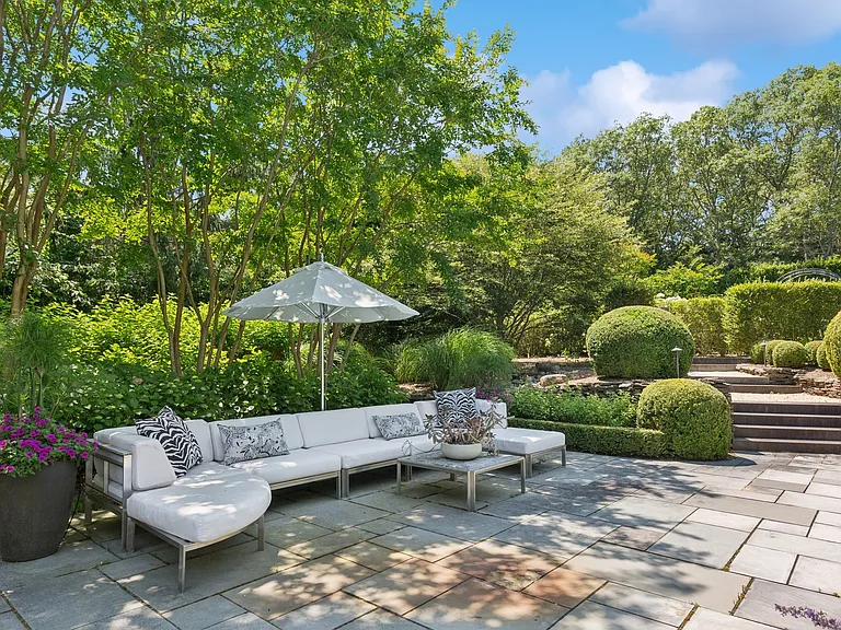 371 Sag Harbor Tpke — Photo 7