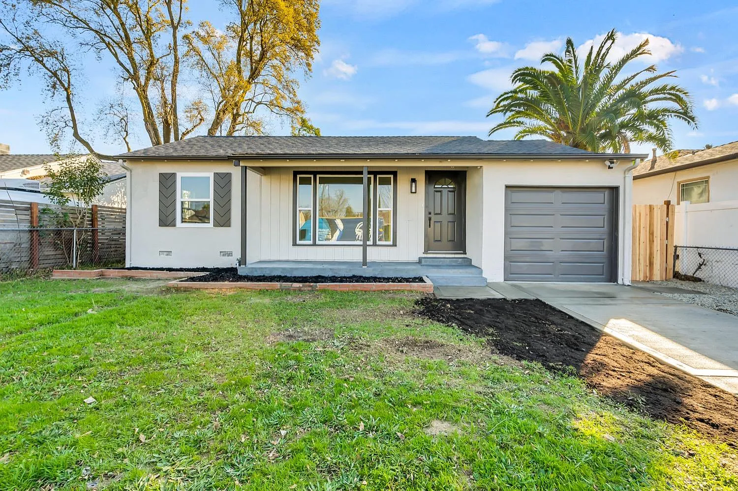 1412 Stoddard St photo 1