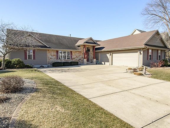 2nd image of S97W13801 Stonebridge WAY