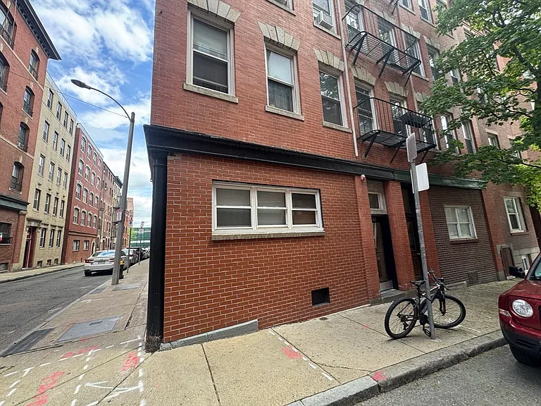 35 Charter St #6 — Photo 8