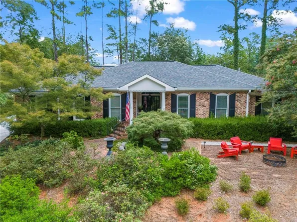 104 Lakeshore Cir NE, Marietta, GA 30067