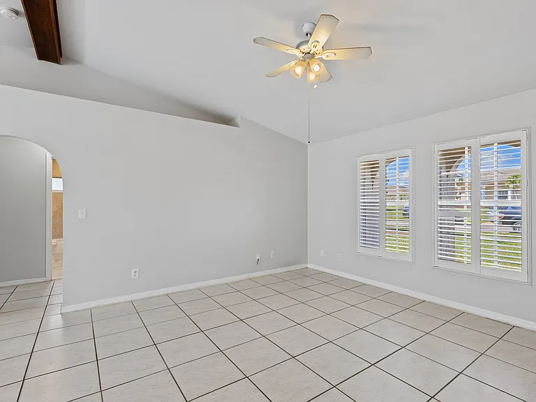 2215 SW 12th Pl — Photo 6