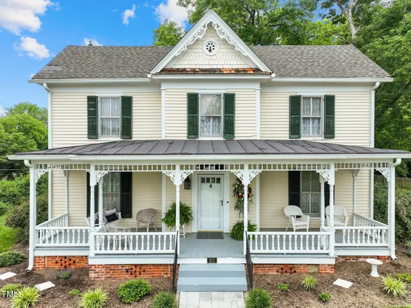 211 5th St, Clarksville, VA 23927