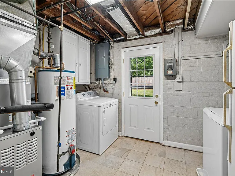 1103 Playford Ln — Photo 22