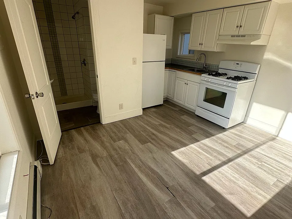 2858 W Maplewood Ave #9