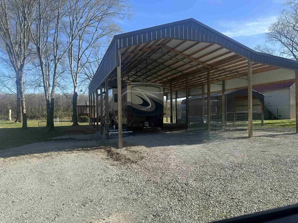 530 Catfish Ln, Crump, TN 38327