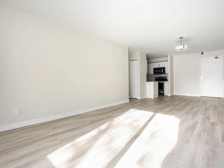 6105 Roblin Blvd — Photo 44