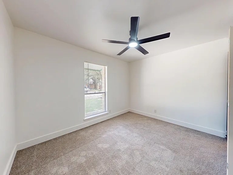318 Renee Dr — Photo 14