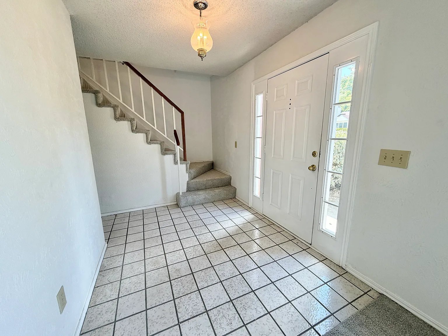 4 bed, 2.5 bath, 2616 sqft, $2,700 — Photo 2