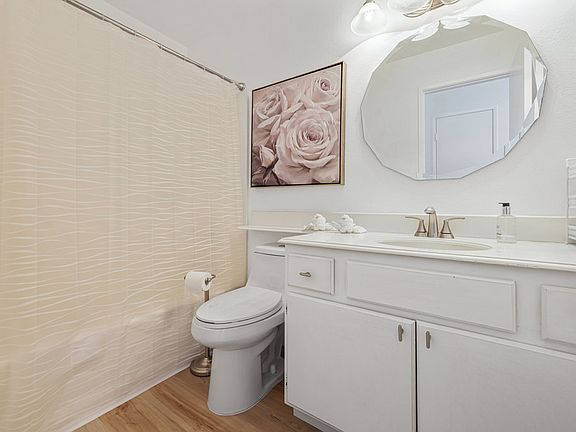 3rd image of 407 Chula Vista St #35