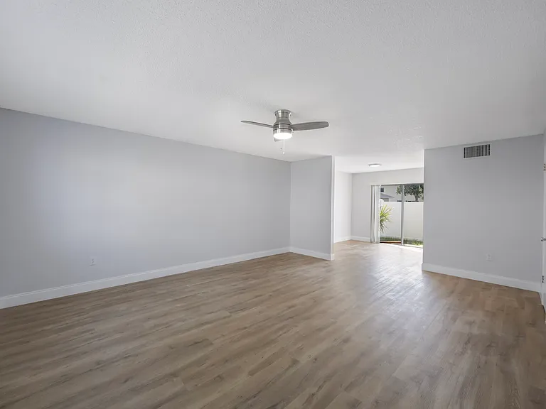 200 Westwood Ter N #198 — Photo 1