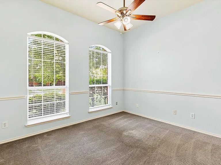 1121 London Dr — Photo 15