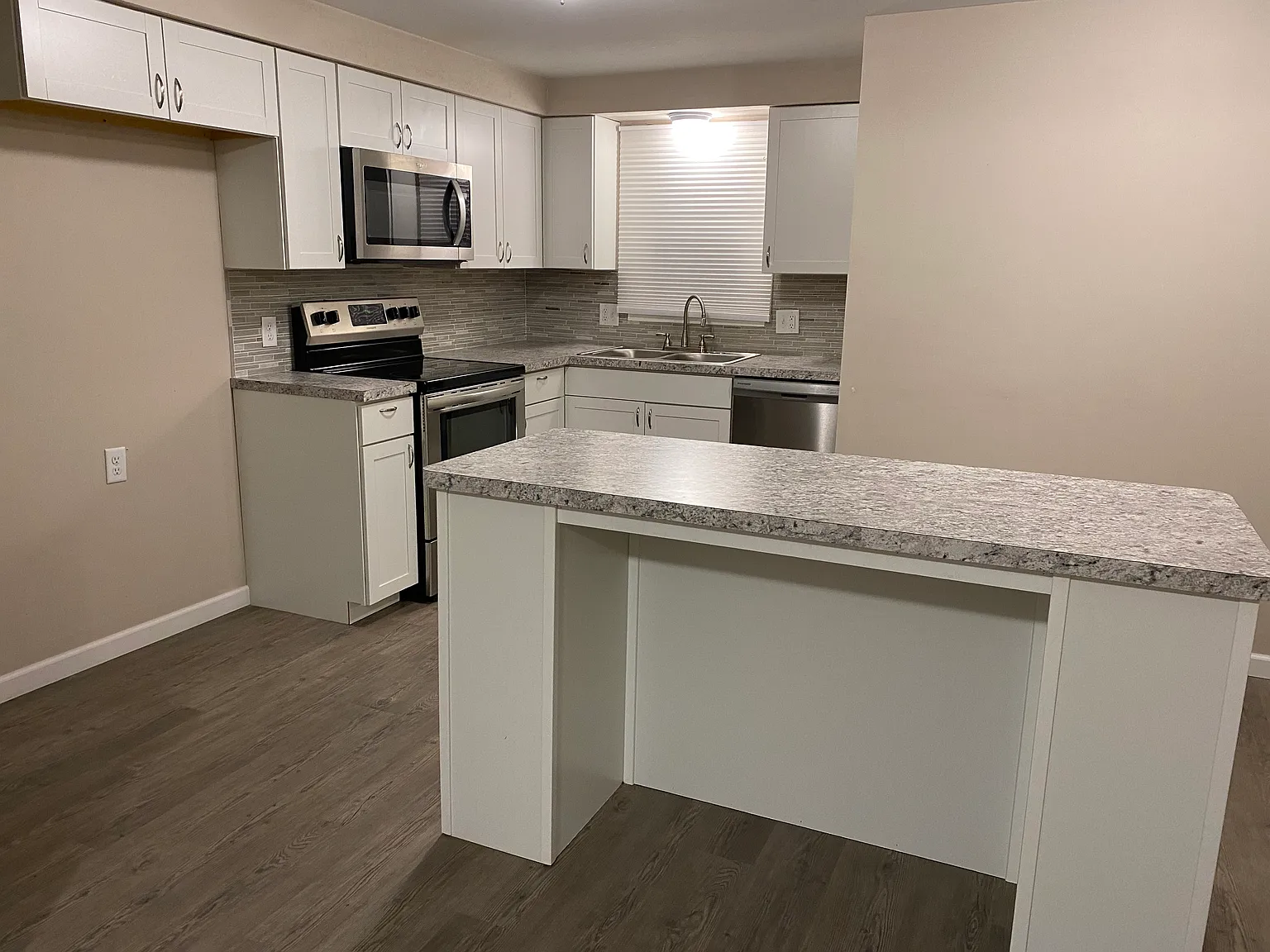 60 Altair Dr — Photo 2