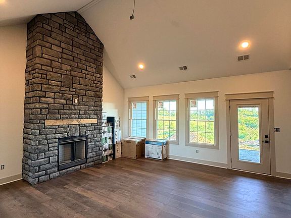 3rd image of 115 Three Forks Rd