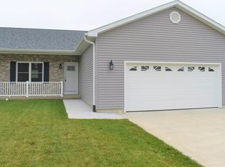 14 Applebee Farm Dr, Jacksonville, IL 62650