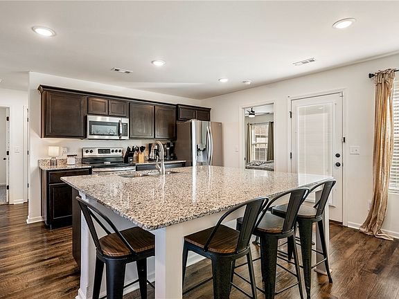 4th image of 817 S Parrot Ln