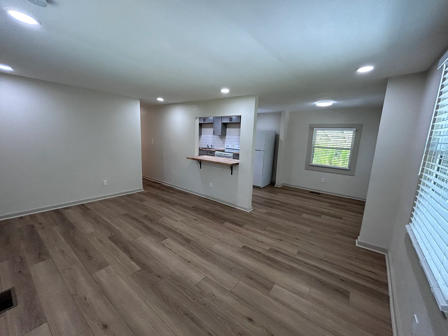 3 bed, 840 sqft, $1,395 — Photo 4