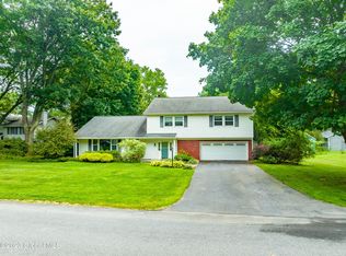 842 Worcester Dr, Niskayuna, NY 12309