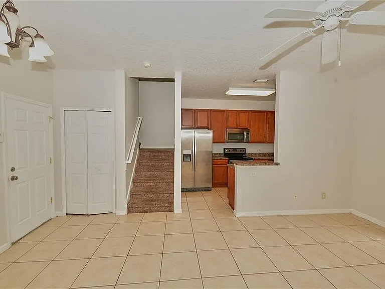 2730 Retreat View Cir — Photo 8