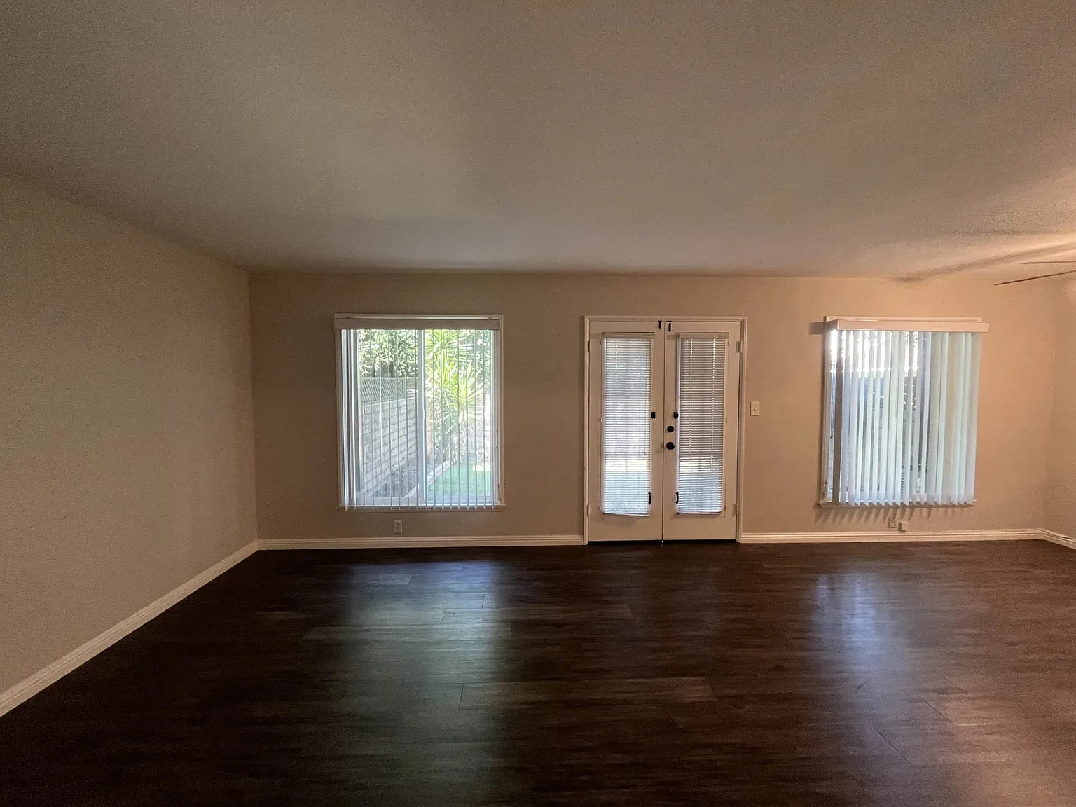 376-382 N Hollywood Way — Photo 3