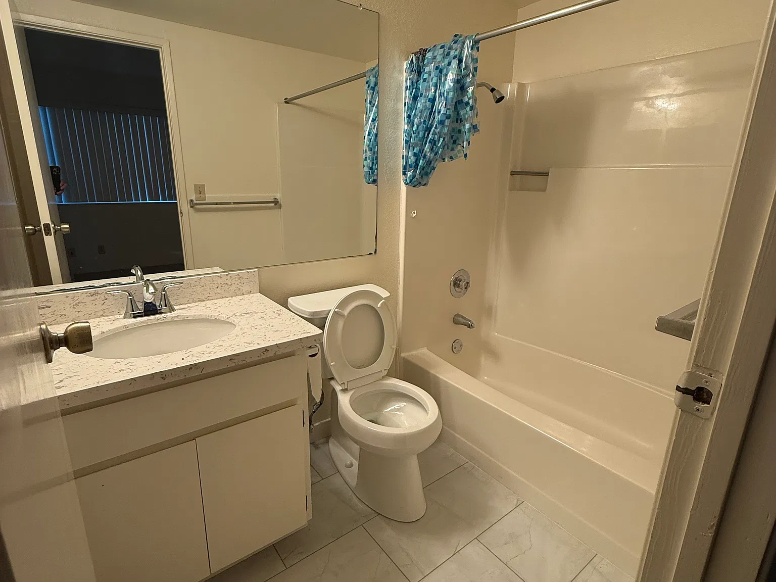 2 bed, 939 sqft, $2,395 — Photo 4
