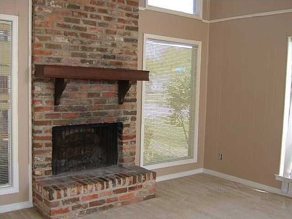 3rd image of 5676 Lynnhurst Ln