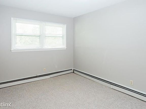 5th image of 917 E Main St APT 8