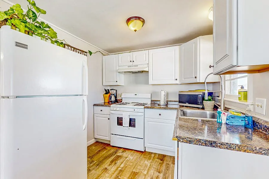 3 bed, 900 sqft, $2,650 — Photo 1