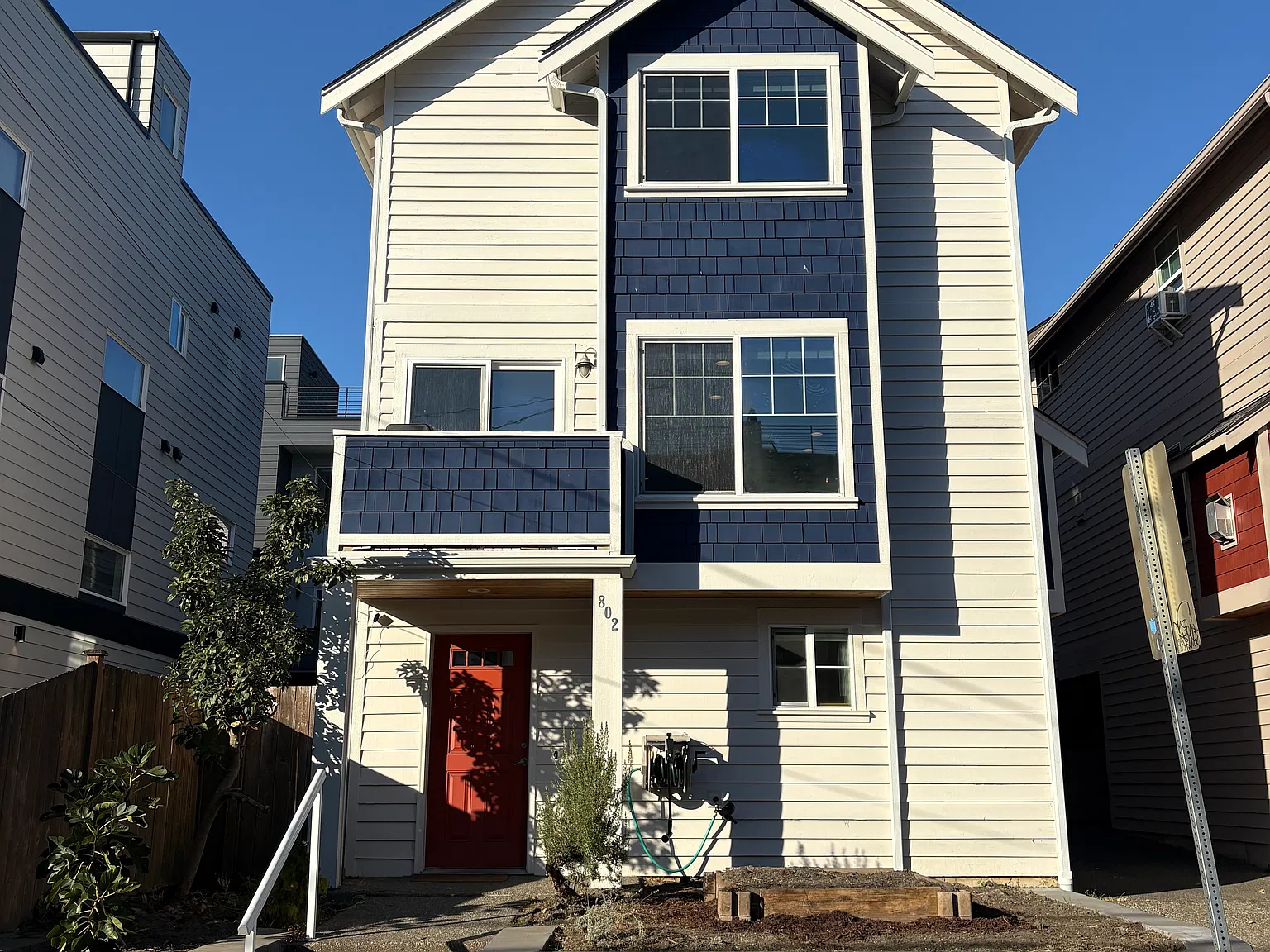 3 bed, 2.5 bath, 1520 sqft, $4,100 — Photo 1