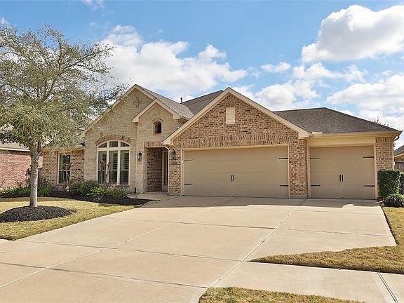 Another view of this wonderful home located in the highly acclaimed Cinco Ranch Southwest community.