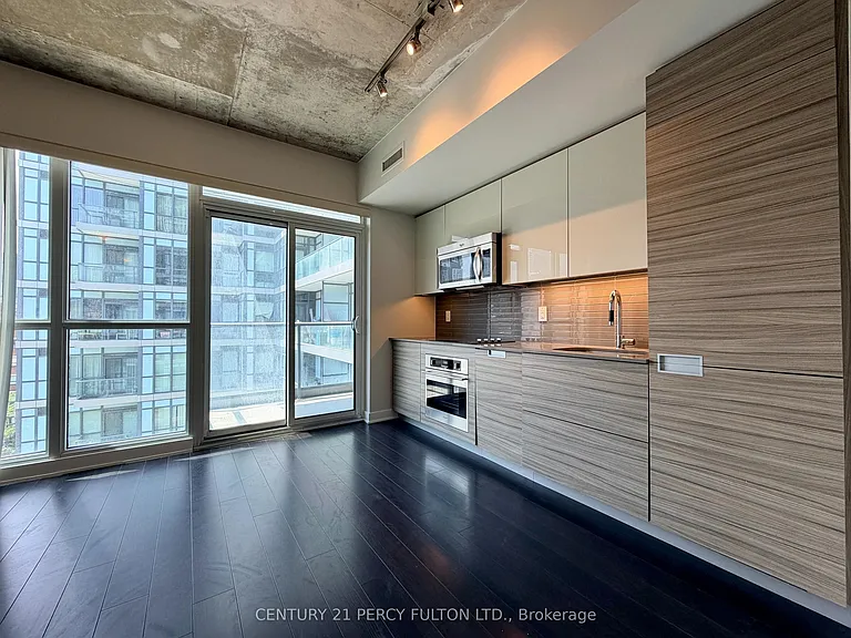 210 Simcoe St #813 — Photo 8