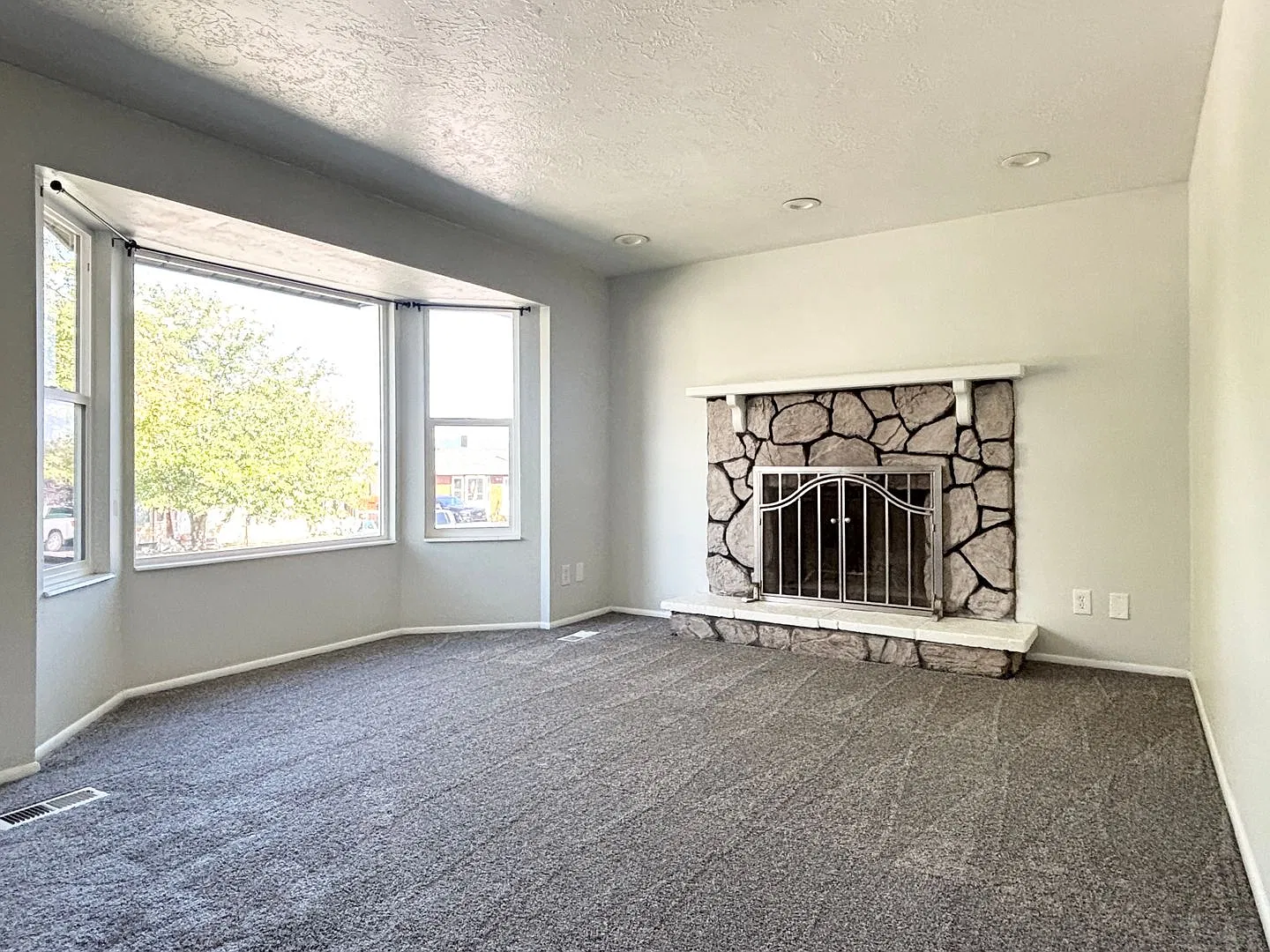 Spacious & Updated Rambler Ready for Move In! — Photo 3