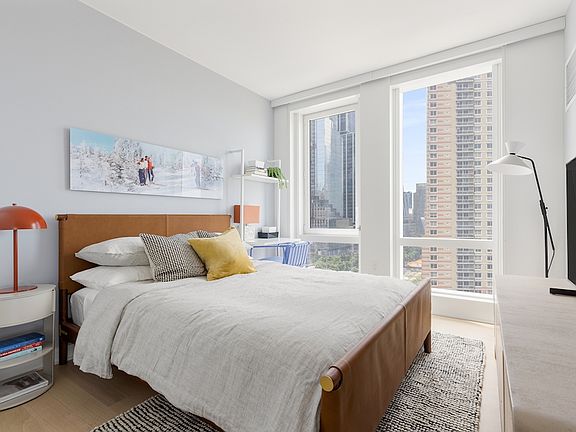 3rd image of 555 38th St APT 203
