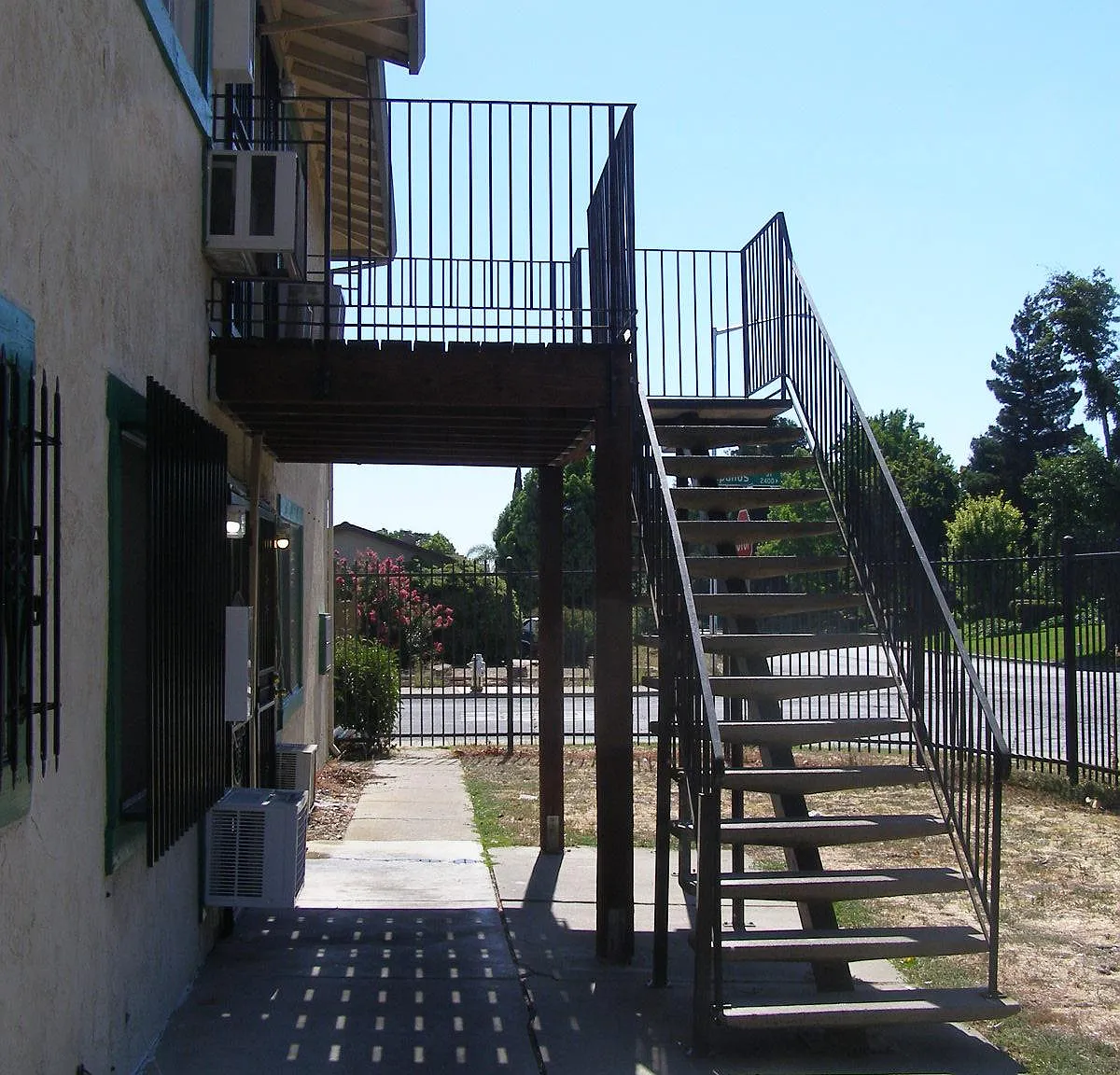 2 bed, 800 sqft, $1,695 — Photo 2