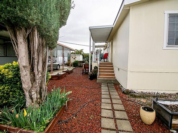4th image of 3 Leisureville Cir