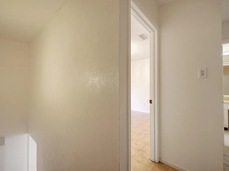 10509 Doering Ln — Photo 22