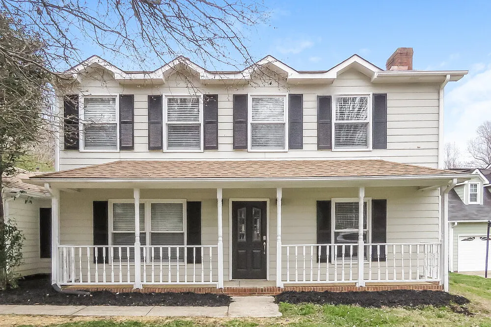 3 bed, 2.5 bath, 1599 sqft, $1,830 — Photo 1