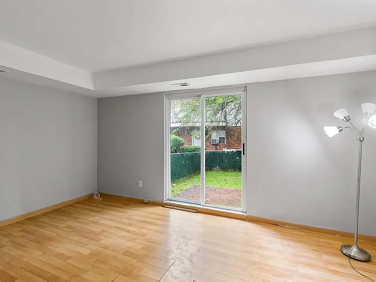 1630 Forest Hill Rd — Photo 2