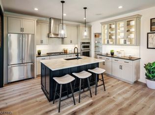 1 Blackmoor Ln, Randolph, NJ 07869